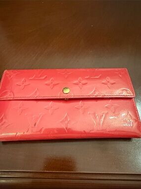 Louis Vuitton Sarah coral pink  Vernise Wallet- stunning -